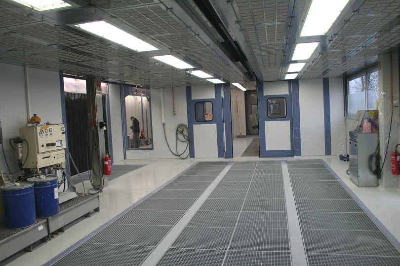 Innenansicht Gro&szlig;teil-Lackierkabine 