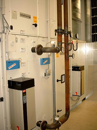 Ger&auml;teaufstellraum mit Zu-&sol; Ablufttechnik